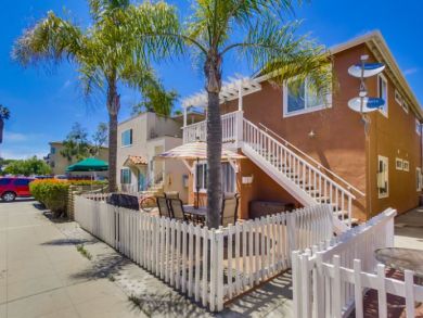 Short Walk to Beach from this Mission Beach 2 Bedroom Rental