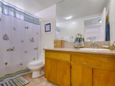 Short Walk to Beach from this Mission Beach 2 Bedroom Rental