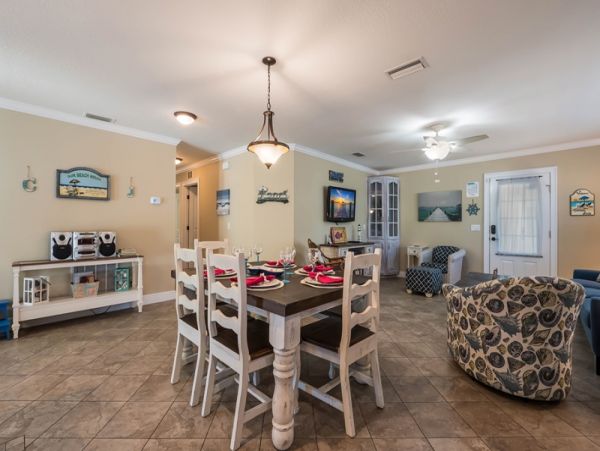 Holmes Beach Vacation Rental 3 Bedrooms Sleeps Six Guests