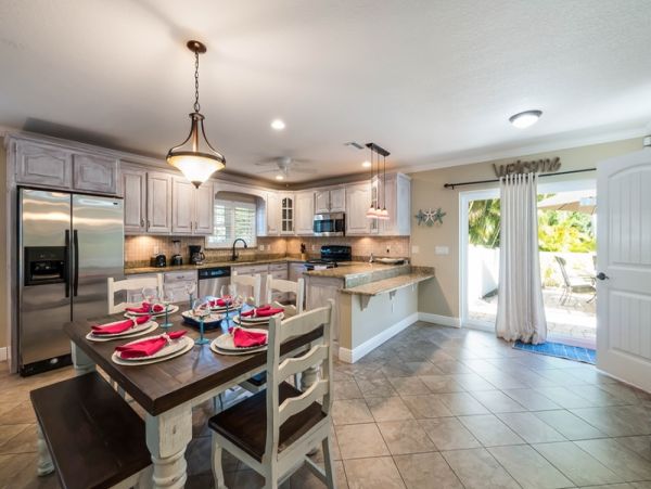 Holmes Beach Vacation Rental 3 Bedrooms Sleeps Six Guests
