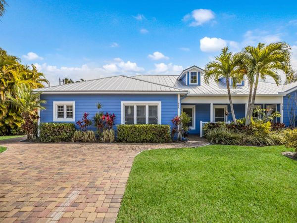 Holmes Beach Vacation Rental 3 Bedrooms Sleeps Six Guests