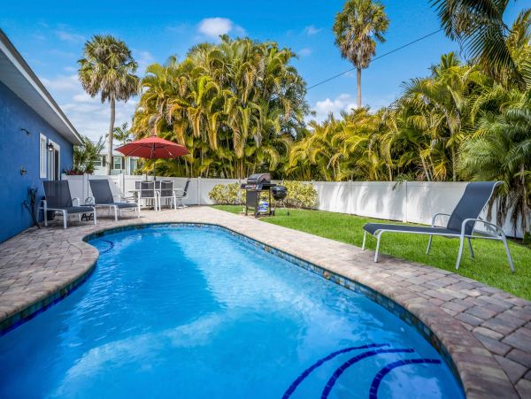 Holmes Beach Vacation Rental 3 Bedrooms Sleeps Six Guests
