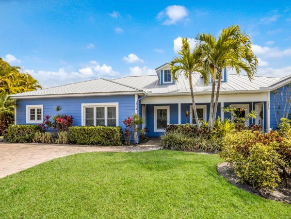 Holmes Beach Vacation Rental 3 Bedrooms Sleeps Six Guests