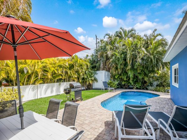 Holmes Beach Vacation Rental 3 Bedrooms Sleeps Six Guests