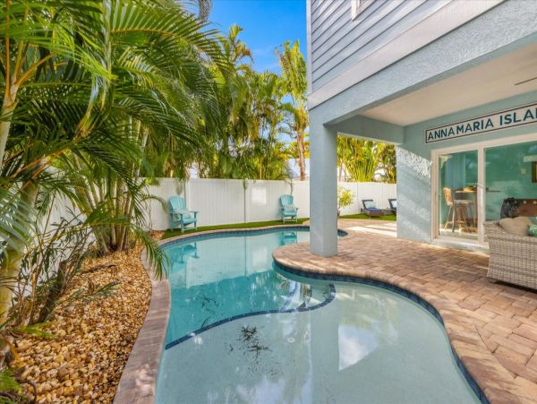 Holmes Beach Vacation Rental with Five Bedrooms & Pool