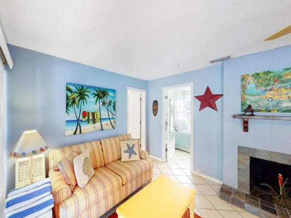 Great Value Two Bedroom Anna Maria Duplex Sleeps Four Guests