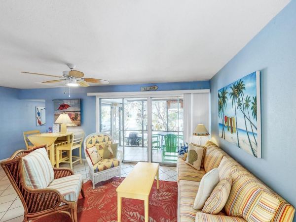 Great Value Two Bedroom Anna Maria Duplex Sleeps Four Guests