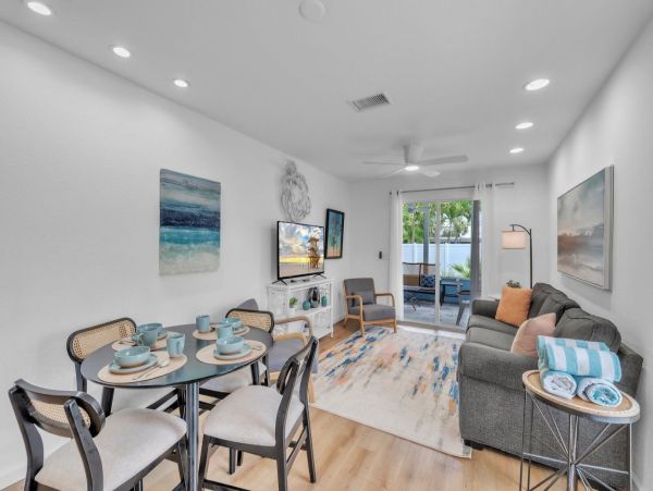 Anna Maria 2 Bedroom Vacation Duplex Close to Beach