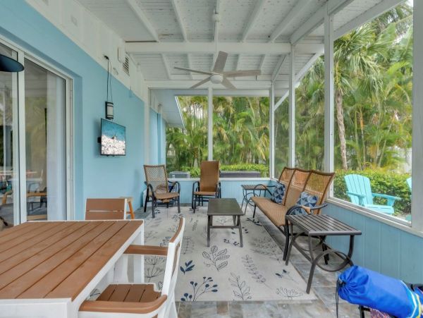Anna Maria 2 Bedroom Vacation Duplex Close to Beach