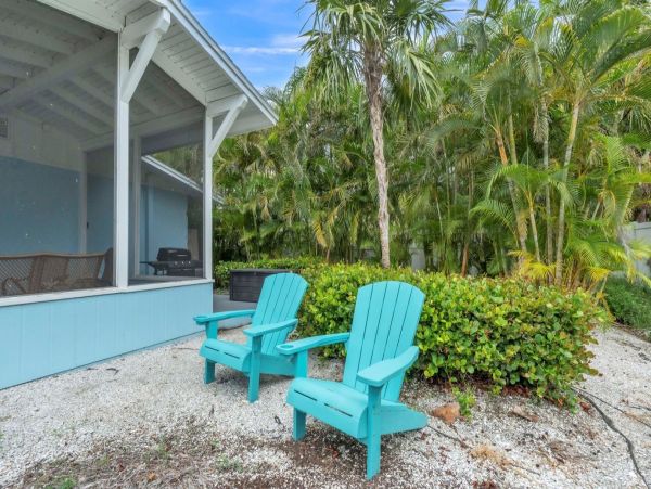 Anna Maria 2 Bedroom Vacation Duplex Close to Beach