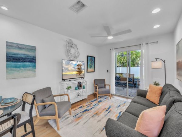 Anna Maria 2 Bedroom Vacation Duplex Close to Beach