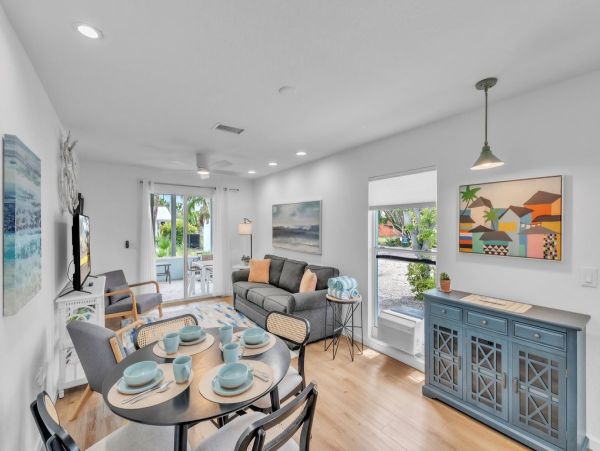 Anna Maria 2 Bedroom Vacation Duplex Close to Beach