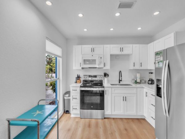 Anna Maria 2 Bedroom Vacation Duplex Close to Beach