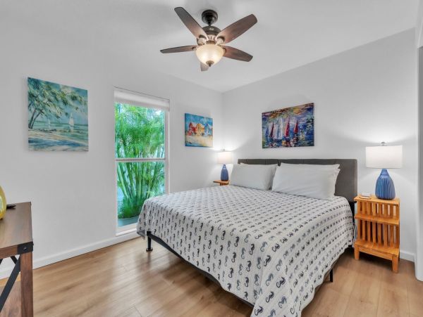 Anna Maria 2 Bedroom Vacation Duplex Close to Beach
