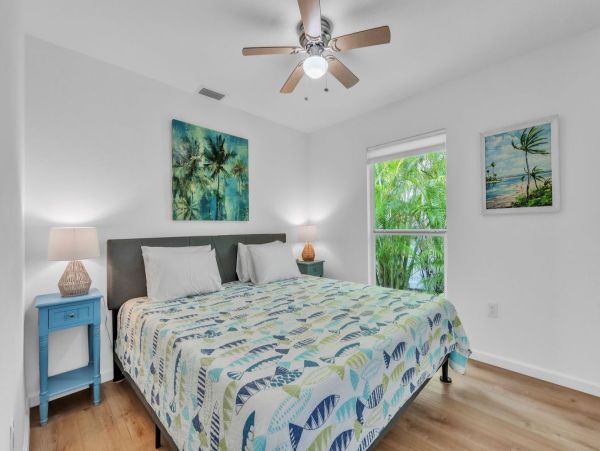 Anna Maria 2 Bedroom Vacation Duplex Close to Beach