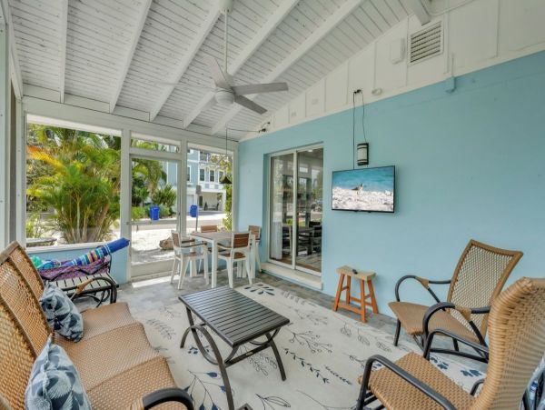 Anna Maria 2 Bedroom Vacation Duplex Close to Beach