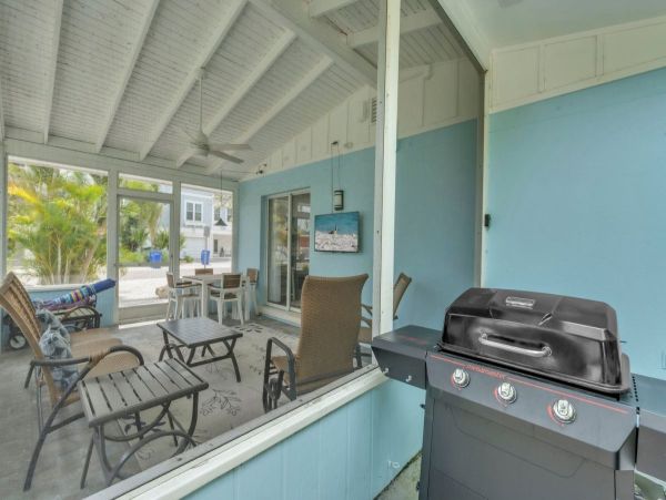 Anna Maria 2 Bedroom Vacation Duplex Close to Beach