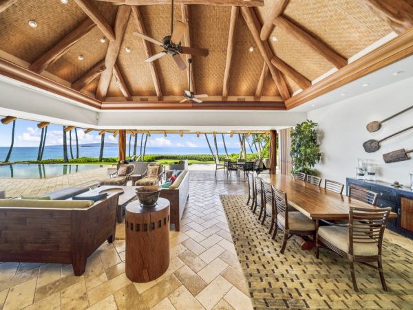 Oceanfront Luxury Estate in the Heart of Wailea - Steps from Keawakapu Beach