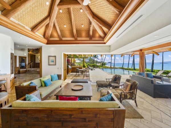 Oceanfront Luxury Estate in the Heart of Wailea - Steps from Keawakapu Beach