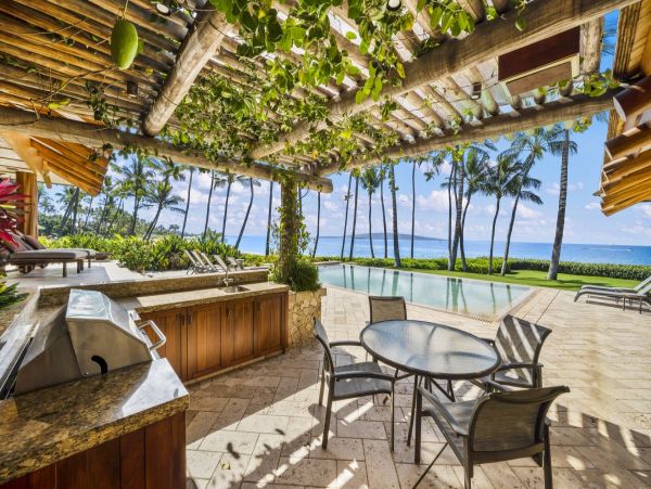 Oceanfront Luxury Estate in the Heart of Wailea - Steps from Keawakapu Beach