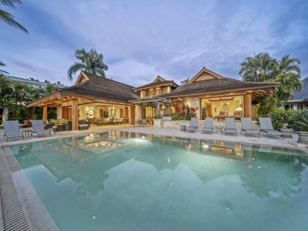 Oceanfront Luxury Estate in the Heart of Wailea - Steps from Keawakapu Beach