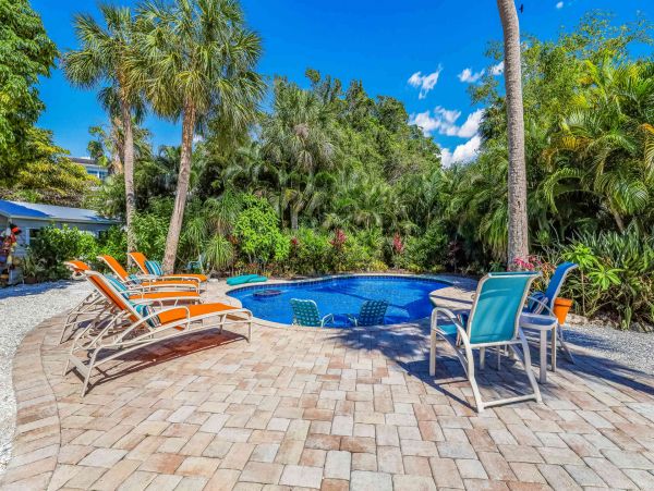 Anna Maria Private Home With Pool 5 min walk to the Beach