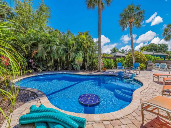 Anna Maria Private Home With Pool 5 min walk to the Beach
