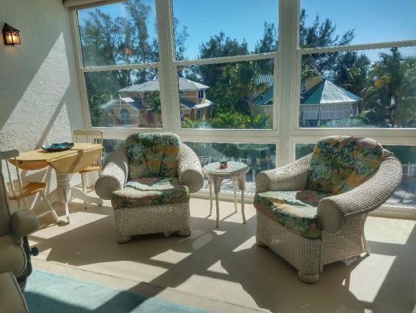 Holmes Beach Two Bedroom Condo with a Partial Gulf View