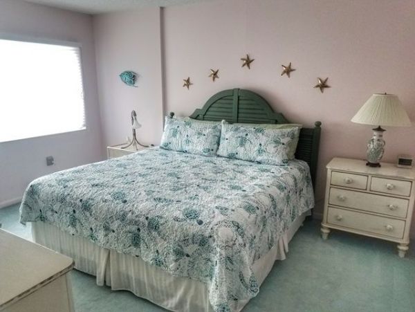 Holmes Beach Two Bedroom Condo with a Partial Gulf View