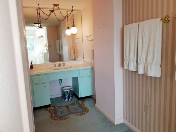 Holmes Beach Two Bedroom Condo with a Partial Gulf View