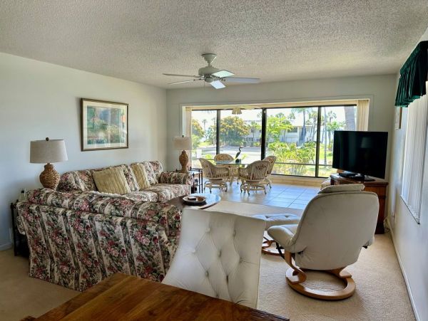 Charming Two Bedroom Vacation Condo in Holmes Beach