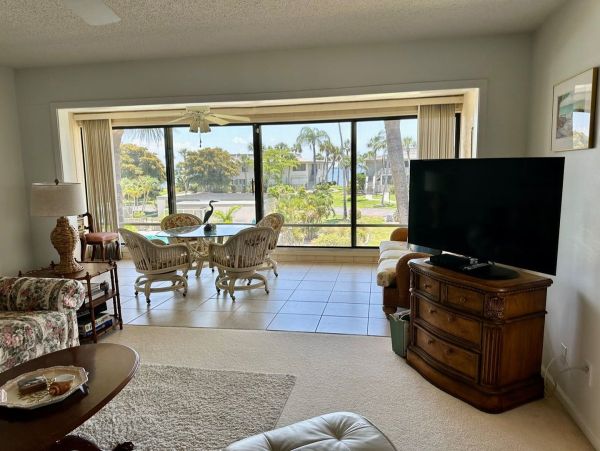Charming Two Bedroom Vacation Condo in Holmes Beach