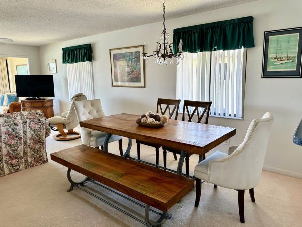 Charming Two Bedroom Vacation Condo in Holmes Beach