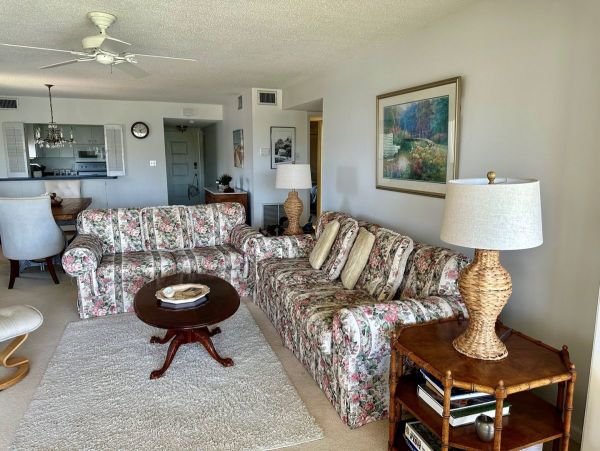 Charming Two Bedroom Vacation Condo in Holmes Beach