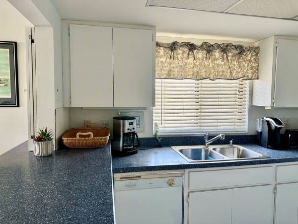 Charming Two Bedroom Vacation Condo in Holmes Beach