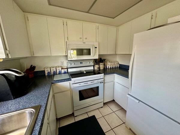 Charming Two Bedroom Vacation Condo in Holmes Beach