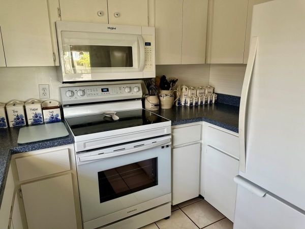 Charming Two Bedroom Vacation Condo in Holmes Beach