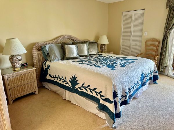 Charming Two Bedroom Vacation Condo in Holmes Beach