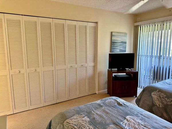 Charming Two Bedroom Vacation Condo in Holmes Beach