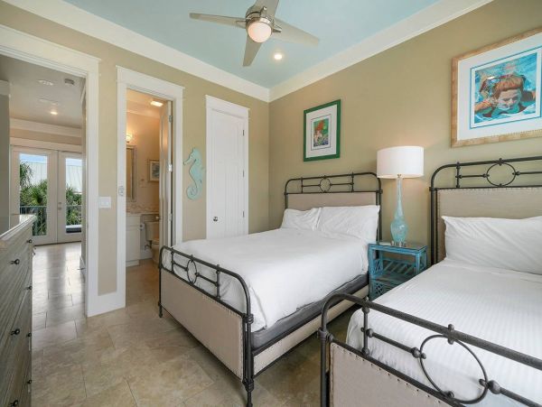 Destin  Sleeps Up To 24 Guests & 35ft from the Beach