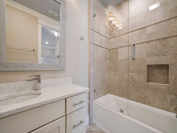 Destin  Sleeps Up To 24 Guests & 35ft from the Beach