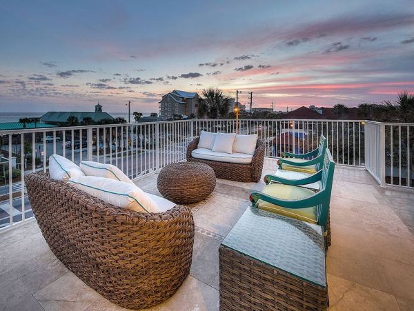 Destin  Sleeps Up To 24 Guests & 35ft from the Beach