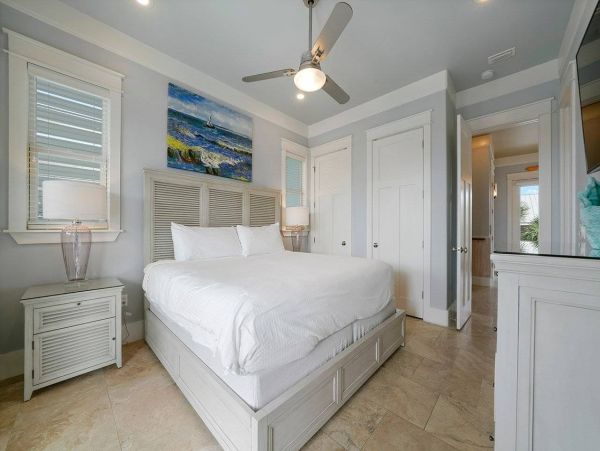 Destin  Sleeps Up To 24 Guests & 35ft from the Beach