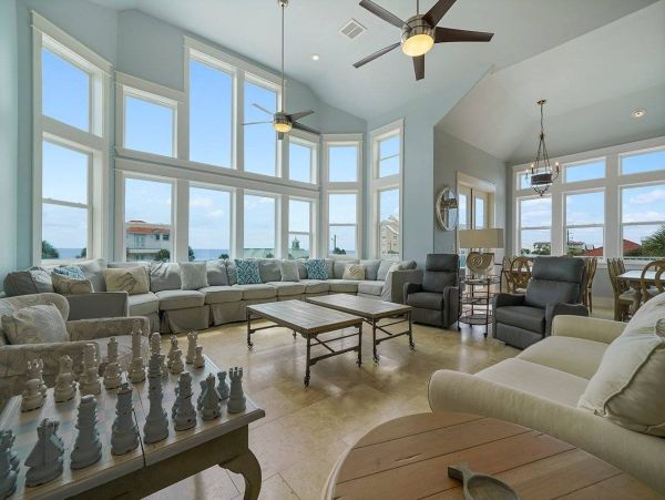 Destin  Sleeps Up To 24 Guests & 35ft from the Beach