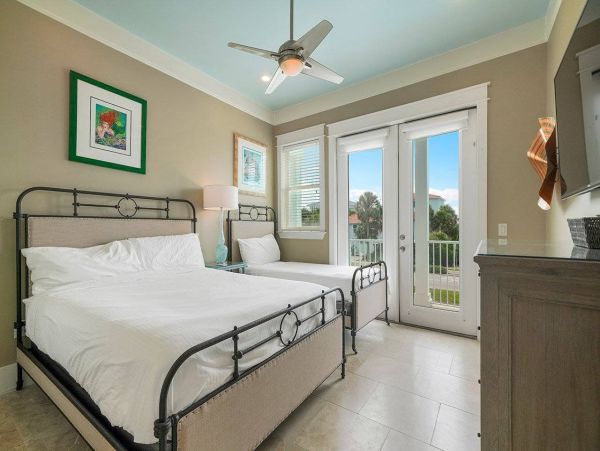 Destin  Sleeps Up To 24 Guests & 35ft from the Beach