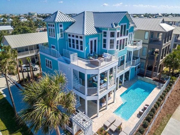 Destin  Sleeps Up To 24 Guests & 35ft from the Beach