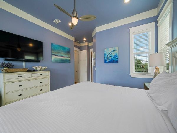Destin  Sleeps Up To 24 Guests & 35ft from the Beach