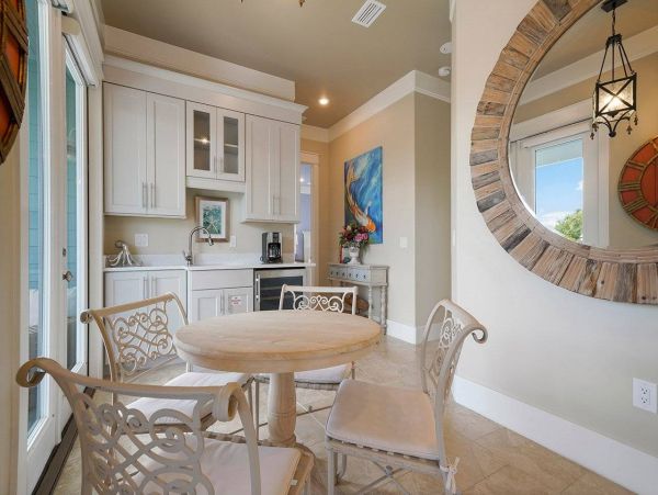 Destin  Sleeps Up To 24 Guests & 35ft from the Beach