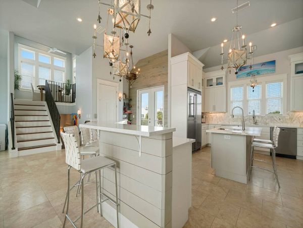 Destin  Sleeps Up To 24 Guests & 35ft from the Beach