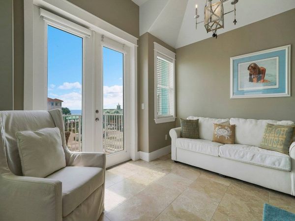 Destin  Sleeps Up To 24 Guests & 35ft from the Beach